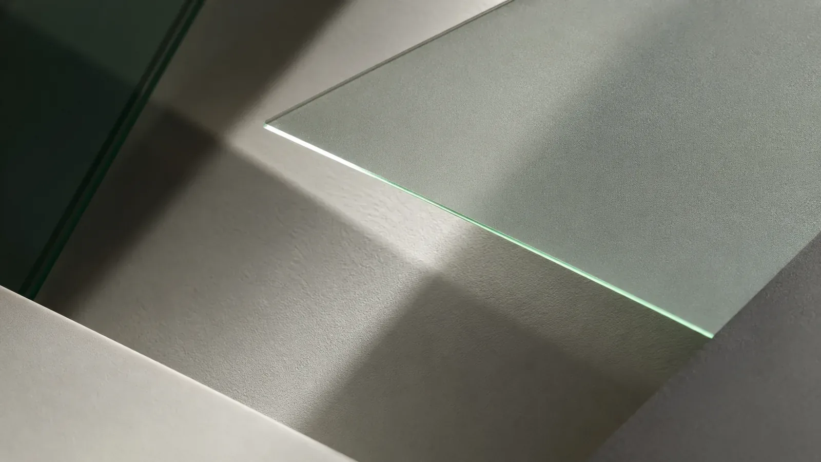 Mattierte Glasfläche im Gegenlicht